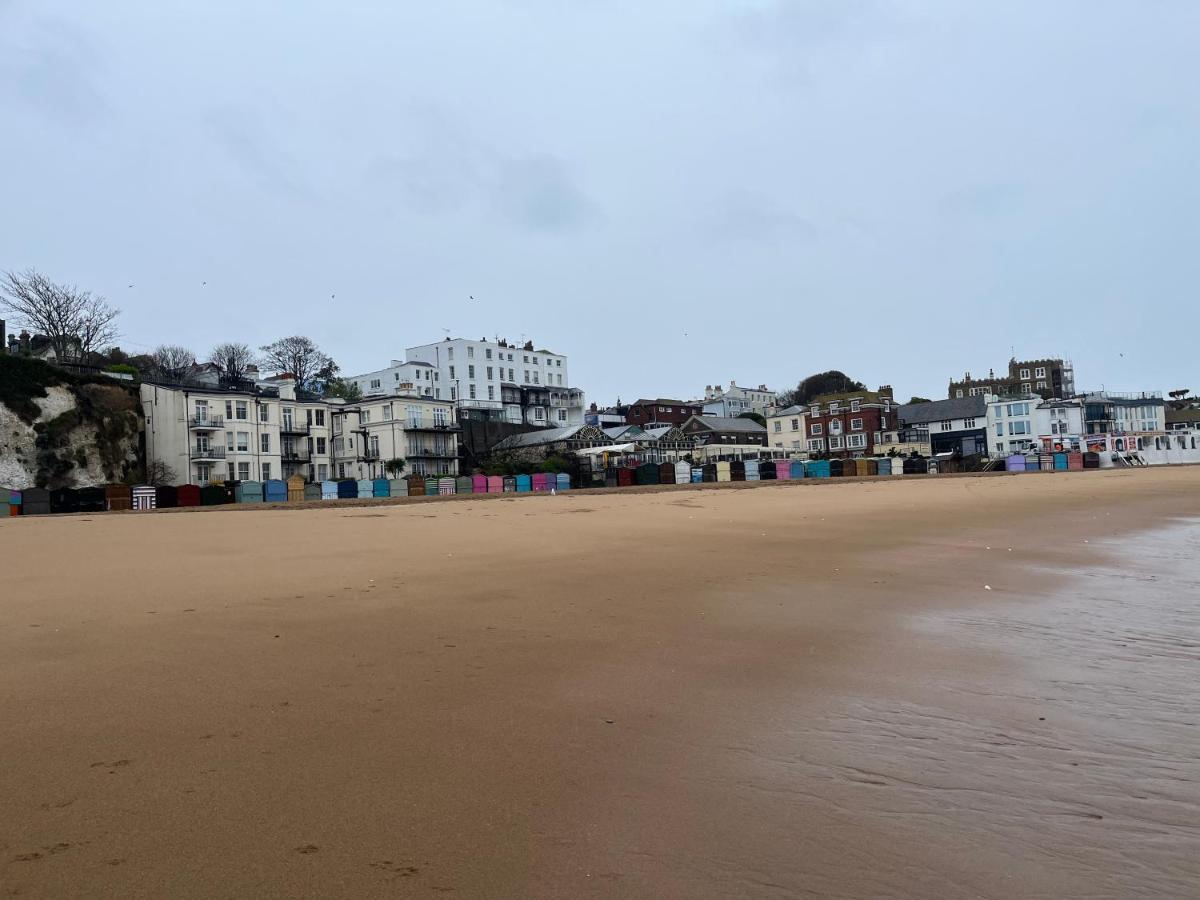 Stones Throw - Stunning House, Mins From Beach And Dogs Welcome Broadstairs Exterior photo